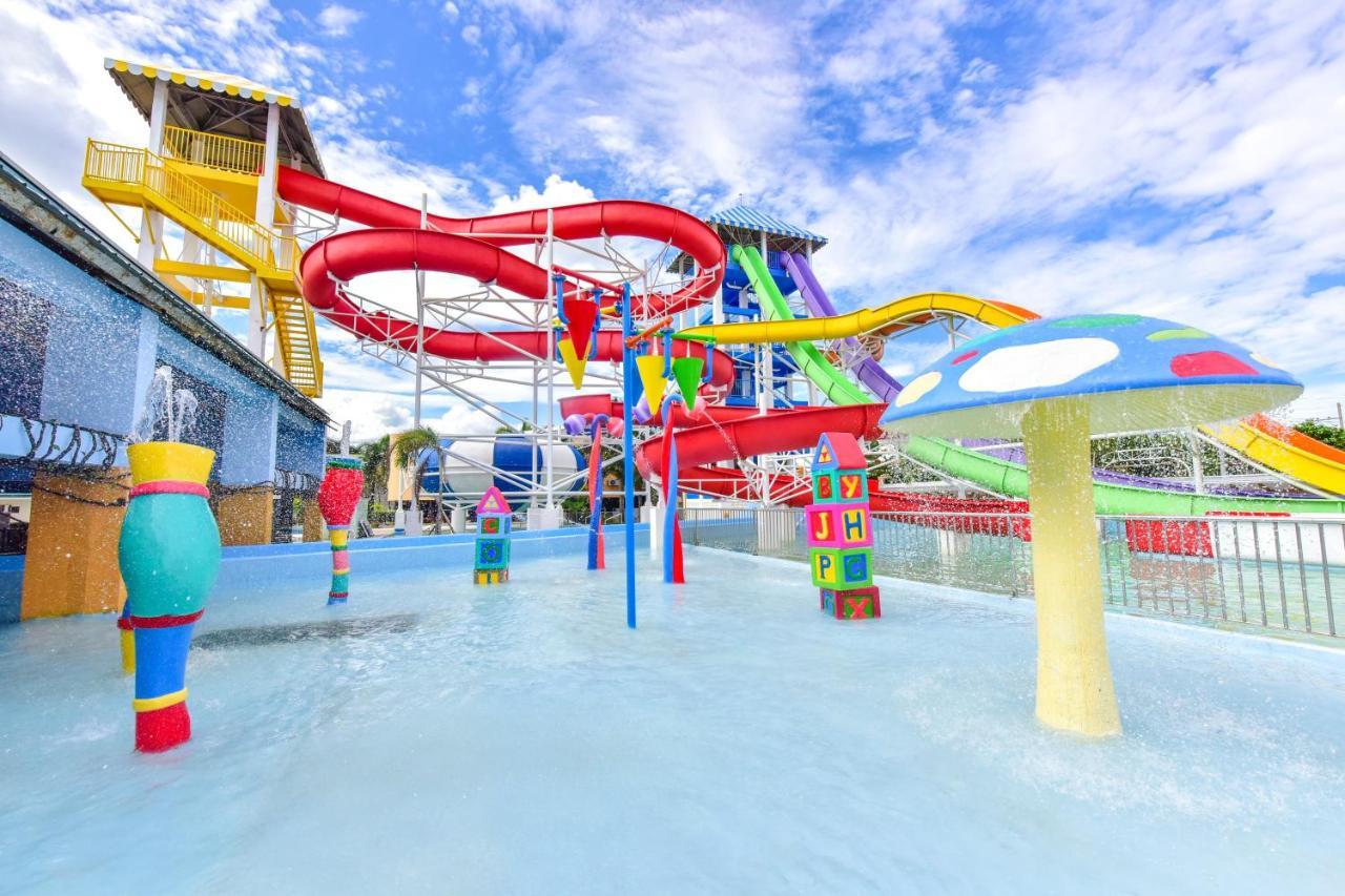 Eon Centennial Resort Hotel & Waterpark Iloilo City Exterior foto
